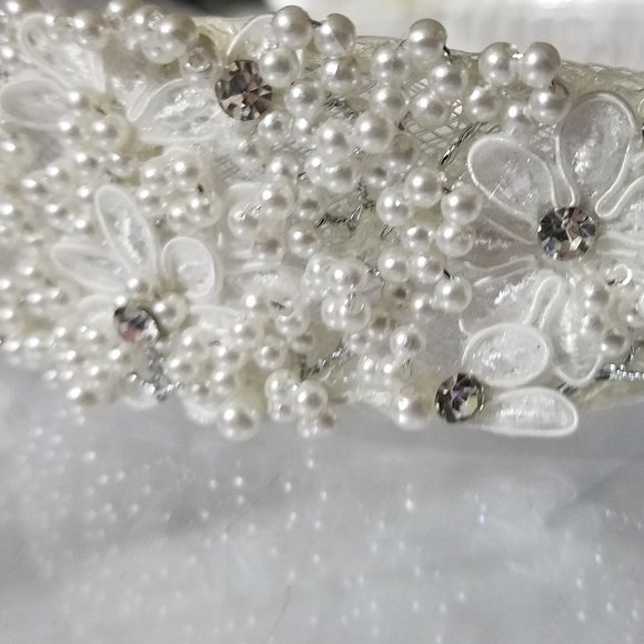 First Communion Flower Girl Veil attached to comb, flowers, pearls 22" long NIP - Picture 3 of 6